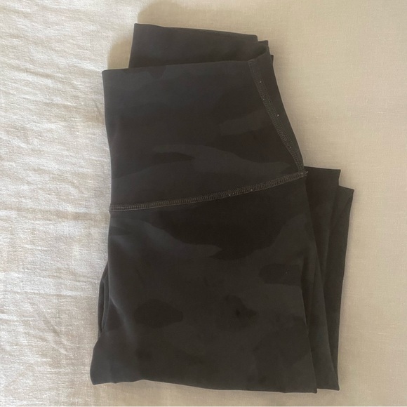 Alo High-Waist Camo Vapor Legging - Picture 2 of 4